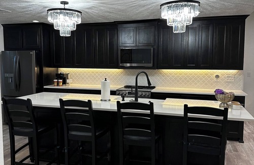 Ardmore House | Newly renovated 3-bedroom house, minutes away from Coliseum, Lake & Lakecrest