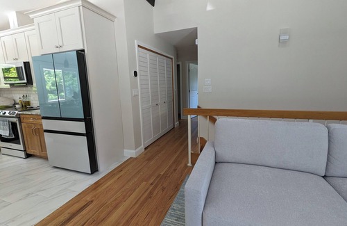 Mashpee House | Newly renovated 3 bedroom home in Mashpee. Sleeps 6. Quiet green neighborhood