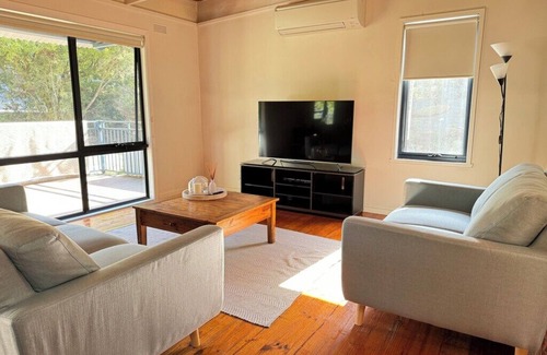 Lorne Apartment | Newly renovated, 3 bedroom, pet friendly unit.