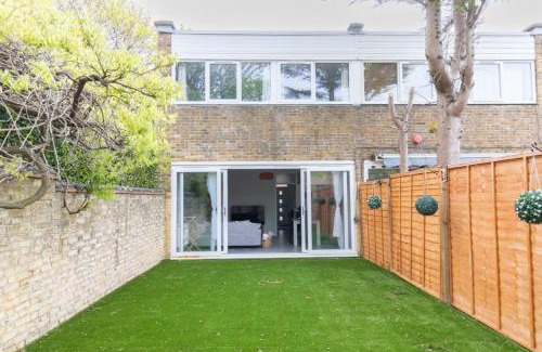 Mildmay House | Newly Renovated 3BD Home Islington!