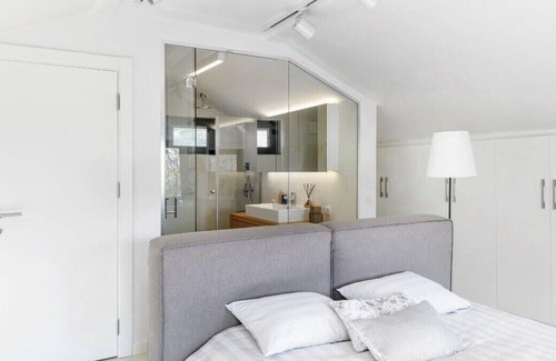 Etiler House | Newly renovated 4 bedroom modern super cozy house located in the heart of Bebek