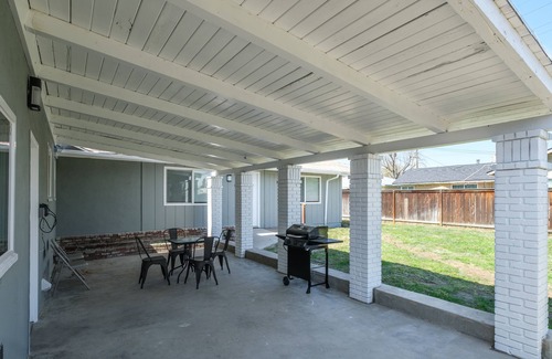 Raisin House | Newly Renovated 4B/2Bth Great Spot for Work or Fun