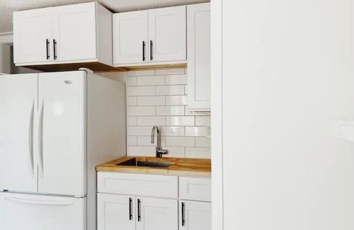 Colington House | Newly Renovated 6 Miles to Beach King Beds & No Cleaning Fee!