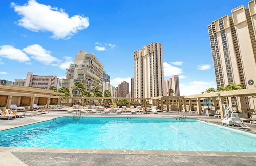 Ala Moana Condo | Newly Renovated Ala Moana Condo w Amazing Views 1122