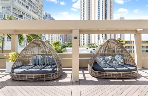 Ala Moana Condo | Newly Renovated Ala Moana Condo w Amazing Views 1122