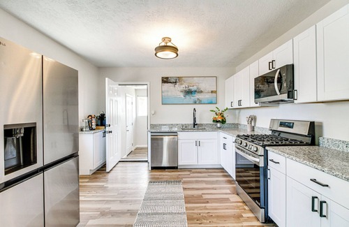 Albuquerque Cottage | Newly Renovated Albuquerque Retreat w/ Pool Table
