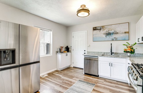 Albuquerque Cottage | Newly Renovated Albuquerque Retreat w/ Pool Table