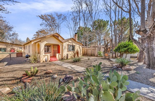 Cottonwood House | Newly Renovated and Furnished Old Town Charmer