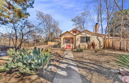 Cottonwood House | Newly Renovated and Furnished Old Town Charmer