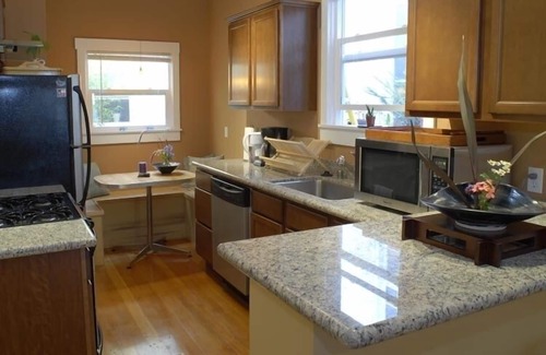 Oakland Condo | Newly Renovated Artist Loft in Historic Building Near ~BART~