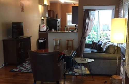 Oakland Condo | Newly Renovated Artist Loft in Historic Building Near ~BART~
