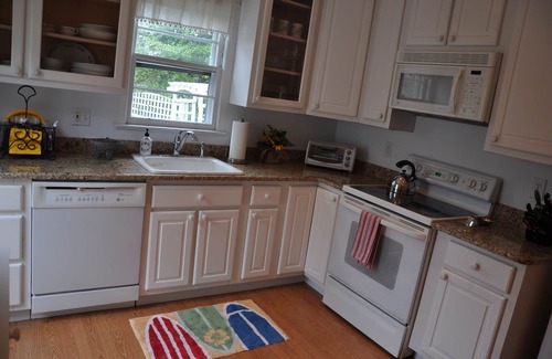 Spring Lake House | Newly Renovated Beach Cottage-4 Blocks to Beach, 5 Beach Badges & Outdoor Shower