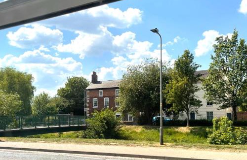 Spalding Apartment | Newly renovated, bright and stylish flat