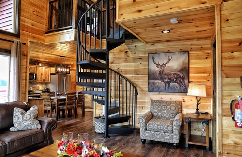 Gatlinburg Cabin | Newly Renovated Cabin- 2 Bedroom Luxury Suite Above DT Gatlinburg