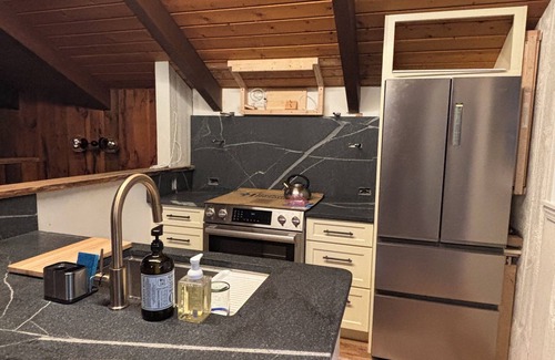 North Conway Ski Chalet | NEWLY RENOVATED Cathedral Ledge Chalet Walk to Echo Lake, Pet-Friendly, N Conway