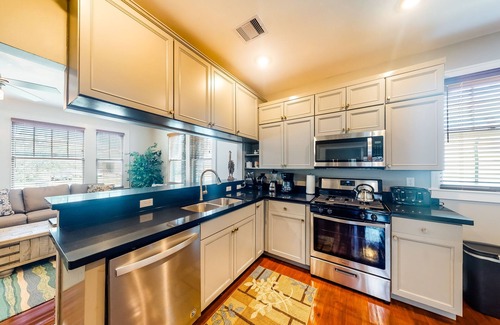 Galveston House | Newly renovated classic home w/free WiFi/full kitchen/yard - close to beaches