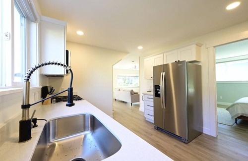 Grant Apartment | Newly Renovated! - Classy Downstairs Flat
