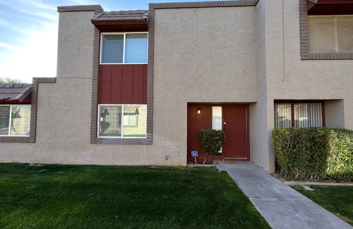 Village Grove House | Newly renovated *Close to Old Town Scottsdale*work area, Wi-Fi, large TV