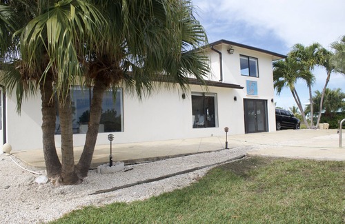 Big Pine Key House | Newly renovated cozy and spacious beach house with breathtaking ocean front
