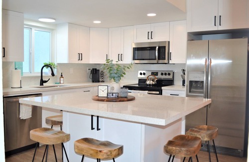 Key Largo House | Newly renovated coastal home; Marina, Pools, Lagoon, Bikes, Tiki’s and More!