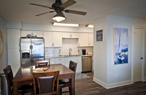 Rockwell Condo | Newly renovated condo with beautiful lake front views