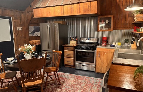 Washington House | Newly renovated cottage close to waterfront and boat ramps