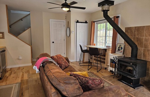 Bolton-Est Cottage | Newly Renovated Cozy Cottage with Wood Burning Stove - Sleeps up to 4