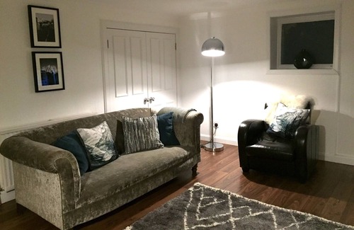 Melrose Cottage | Newly Renovated Detached Period Cottage - Walking Distance to Melrose!