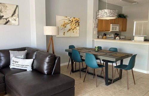 Kissimmee House | Newly Renovated - Family Friendly - Backs onto Pond - WiFi - Close to Disney