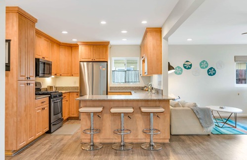 Lincoln Acres House | Newly Renovated, Fire Pit, Huge Yard, Pets OK