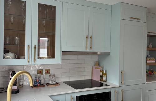 Whiteness Ski Chalet | Newly Renovated Chic Beachfront Chalet with Sea Views in Shetland