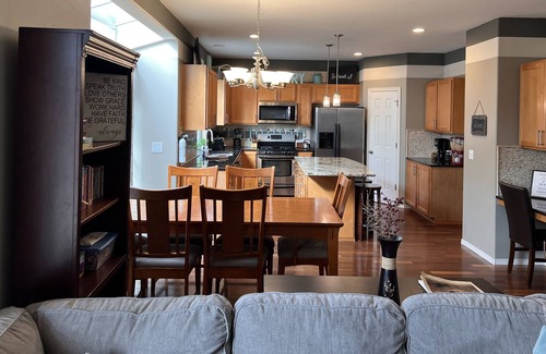 Federal Way House | Newly renovated! Great place to entertain! Lots of space.