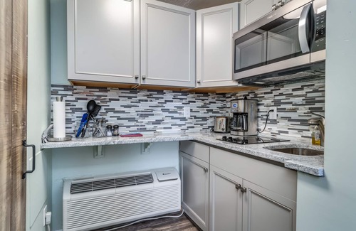 Hampton Condo | Newly renovated Hampton Beach efficiency, walking distance to beach and downtown