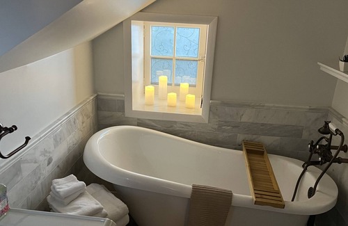 Hillsboro House | Newly Renovated Historic Home with great views, near wineries, high speed WiFi!