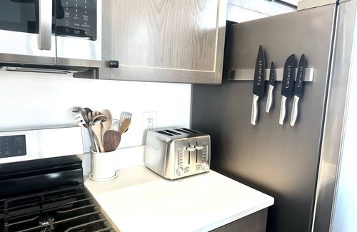 South Broadway House | Newly-Renovated Historic Hideaway w/all new furnishings + appliances