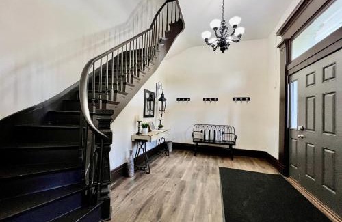 Lindenwald House | Newly Renovated Historic mansion ☆ 8 Bedrooms