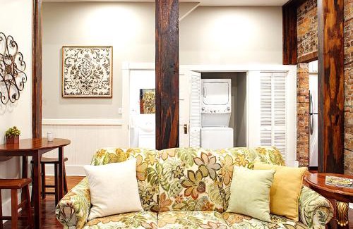 Dixon Park Apartment | Newly Renovated Historic Savannah Townhome!