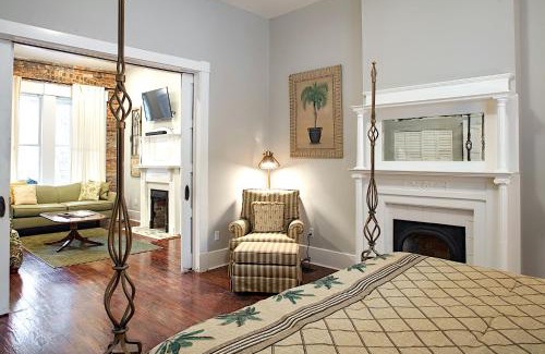 Dixon Park Apartment | Newly Renovated Historic Savannah Townhome!