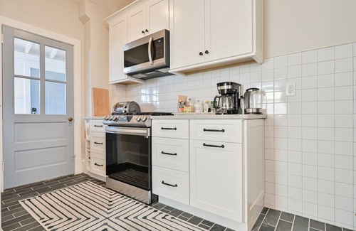Margate City House | Newly renovated house across from the beach, center of town