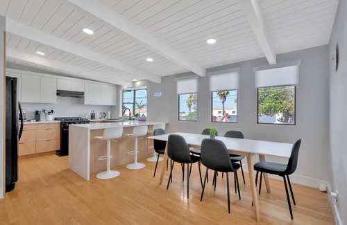 San Onofre House | Newly Renovated House - Hot Tub - eBikes - Fire Pit - Surfboards