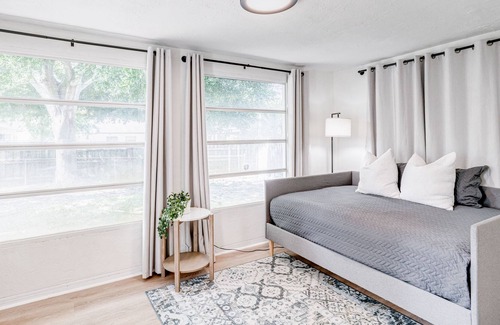 Seminole House | Newly Renovated Home, 5 min to Madeira Beach, Pet Friendly w/ Fenced-In Yard