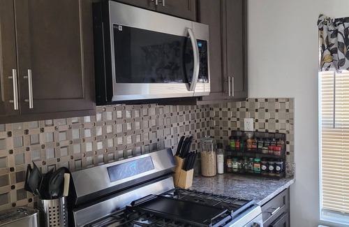 Queens House | Newly Renovated Home away from Home
