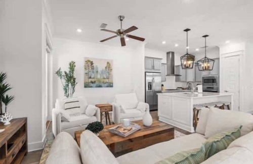 Panama City Beach Condo | Newly Renovated Home with Community Pool, &4 Bikes
