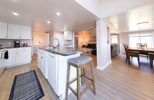 Plattsburgh House | Newly Renovated House on Lake Champlain - 4 BR!
