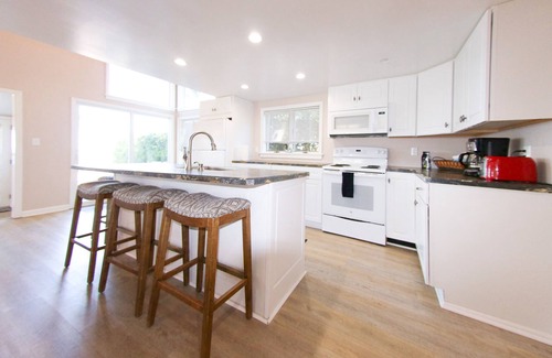 Plattsburgh House | Newly Renovated House on Lake Champlain - 4 BR!