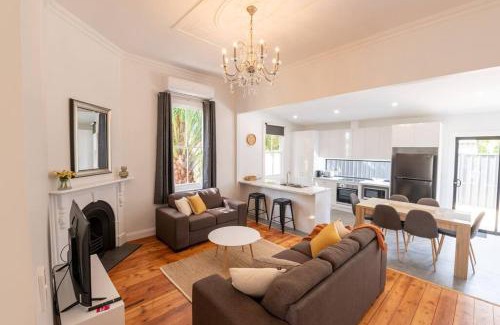 East Bendigo House | Newly renovated, Kennedy Cottage - close to CBD