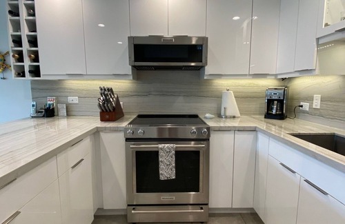 Kihei Condo | Newly Renovated Kihei Condo with Sunset Views – Steps From a Beautiful Beach!