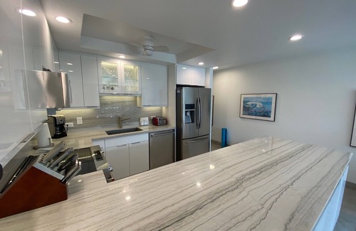 Kihei Condo | Newly Renovated Kihei Condo with Sunset Views – Steps From a Beautiful Beach!