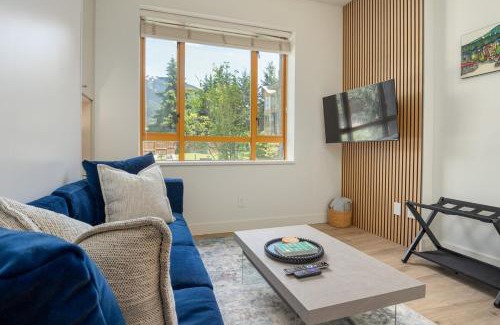 Village North House | Newly Renovated KING BED STUDIO in the Village