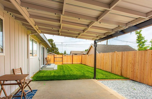 West End House | *NEWLY Renovated* King Bed Retreat in North Tacoma